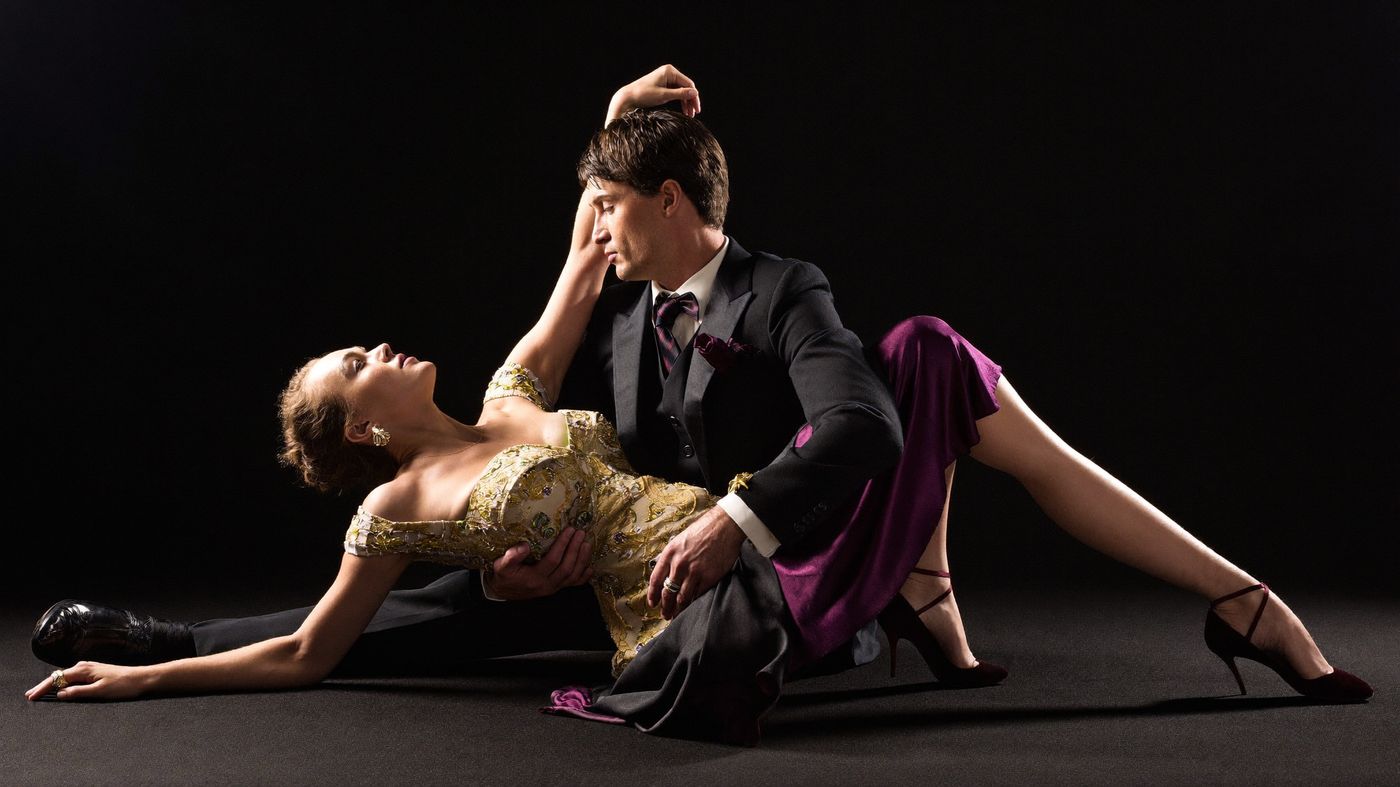 Trio Dans Akademisi'nde tango çalışan bir çift